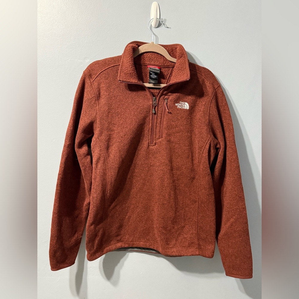 The North Face Men’s 1/4 Zip Fleece With Chest‎ Pocket in Rust Color Size Medium